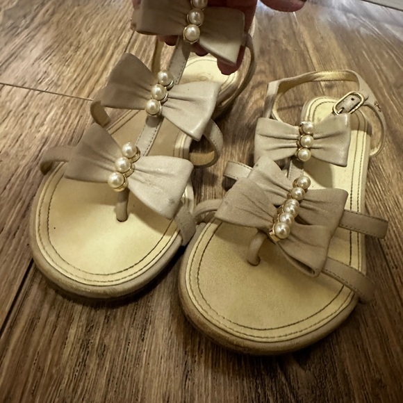 CHANEL Beige Leather Bow CC Logo Sandals Size 37 - Picture 7 of 10